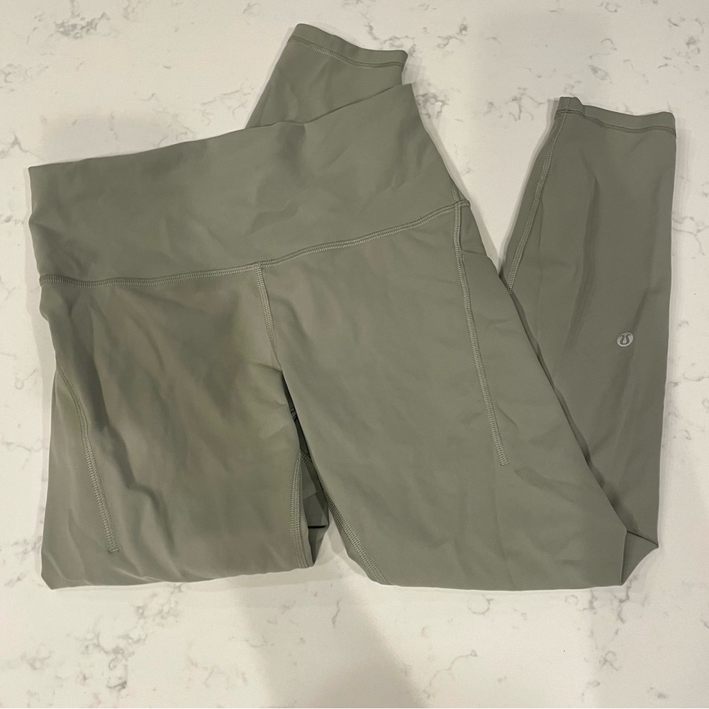 Crop Lululemon pale green leggings